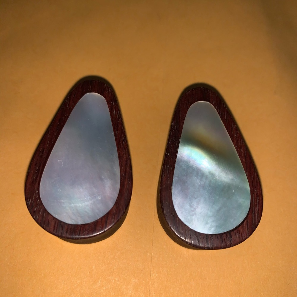 1 1/4” teardrop wooden & mother of pearl plugs